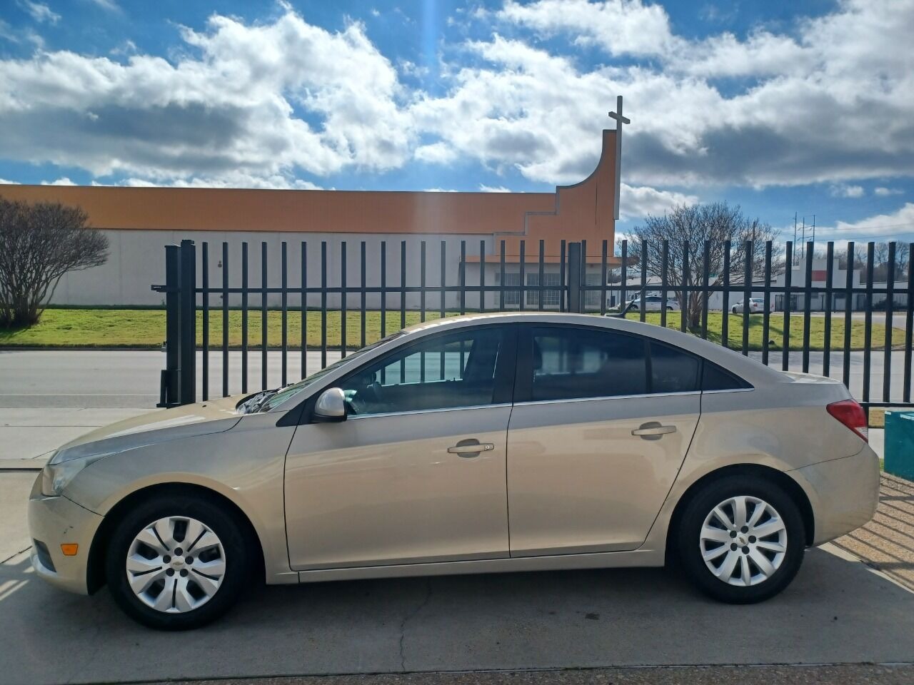 photo of 2011 Chevrolet Cruze 1LT          $800.00 DRIVE OFF SPECIAL  (WITH APPROVED APP)